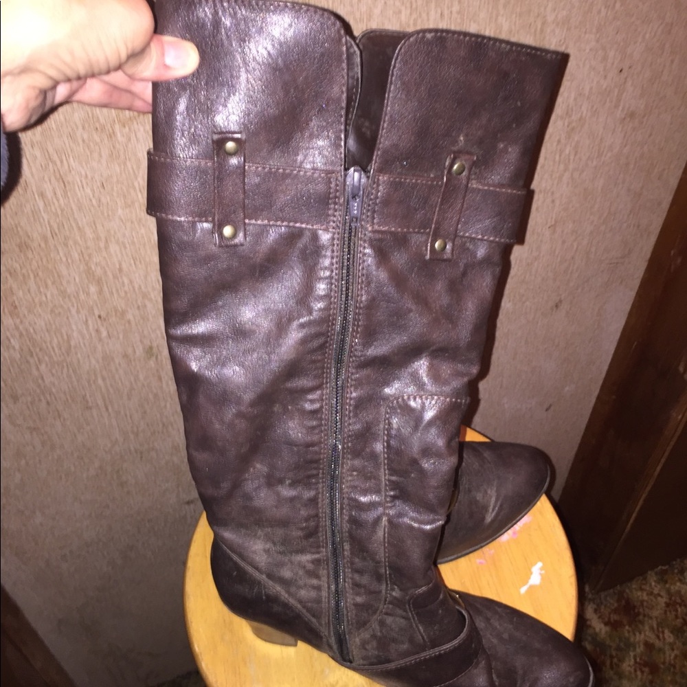 Knee high boots .. size 10